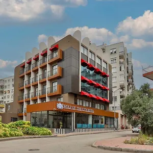 Wolf Of The City & Spa Hotel